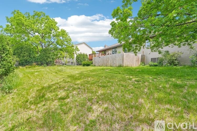 Bloomington House: 8912 Vincent Place
