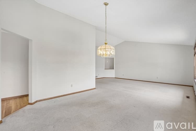 Bloomington House: 8912 Vincent Place