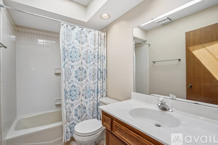 Bloomington House: 8912 Vincent Place