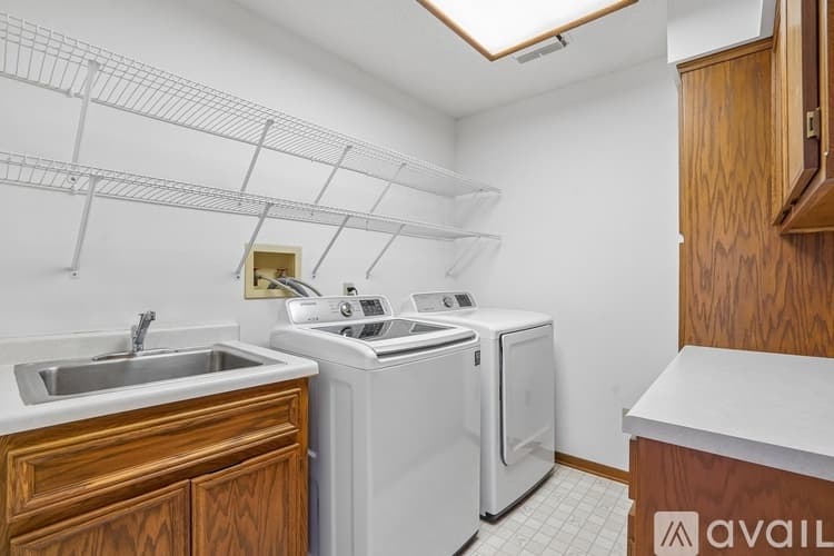 Bloomington House: 8912 Vincent Place
