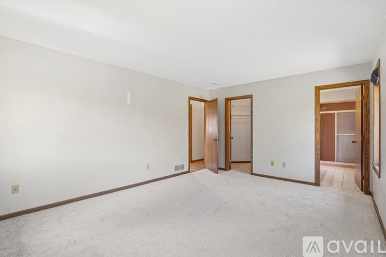 Bloomington House: 8912 Vincent Place
