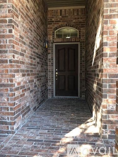Arlington House: 1507 Deer Crossing Dr