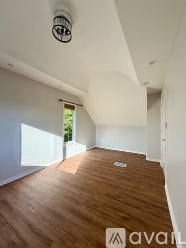 Lisle House: 4331 Yender Ave