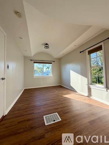 Lisle House: 4331 Yender Ave