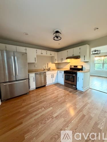 Lisle House: 4331 Yender Ave