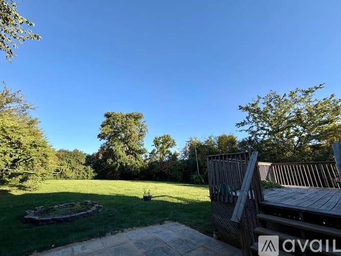 Lisle House: 4331 Yender Ave