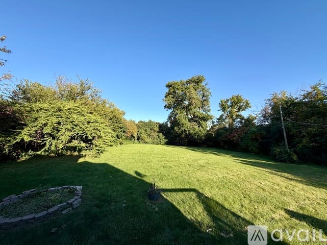 Lisle House: 4331 Yender Ave