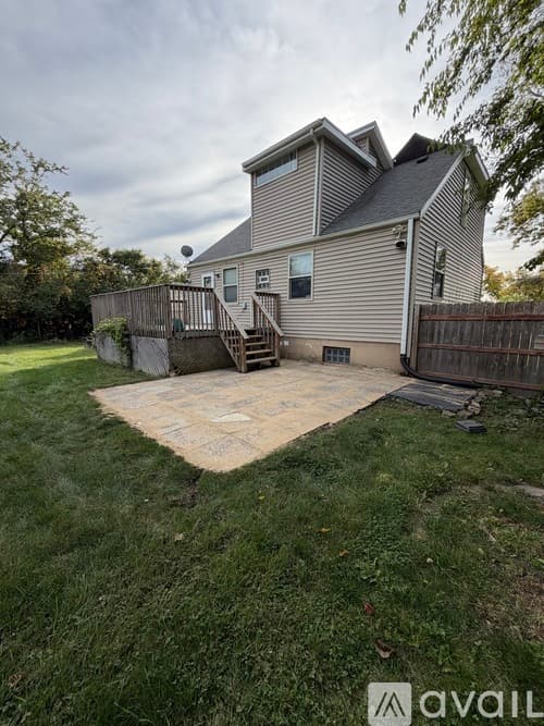 Lisle House: 4331 Yender Ave