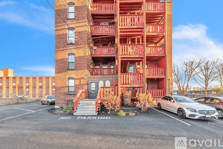Holyoke Apartment: 649 South Summer Street