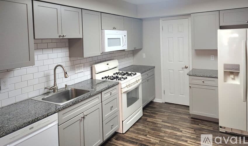 Mount Laurel Township Townhome: 104 Pertwood Ct