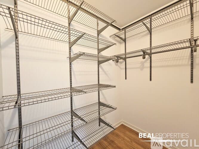 Chicago Apartment: 558 W Webster Ave