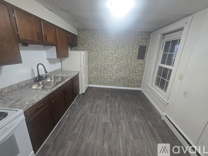 Coventry Apartment: 278 Cross St