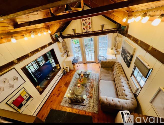 Stamford House: 1709 Newfield Avenue