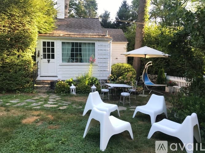 Stamford House: 1709 Newfield Avenue