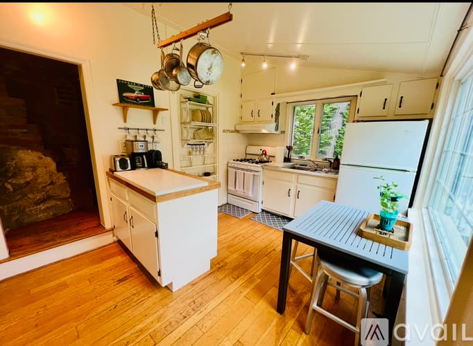 Stamford House: 1709 Newfield Avenue
