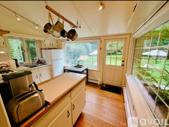 Stamford House: 1709 Newfield Avenue