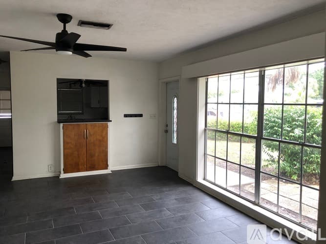 Bradenton House: 4416 58th Street West