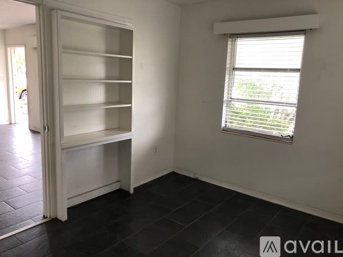 Bradenton House: 4416 58th Street West
