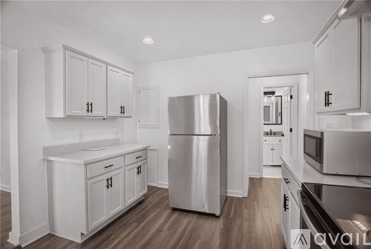 Oakmont House: 635 Valley St