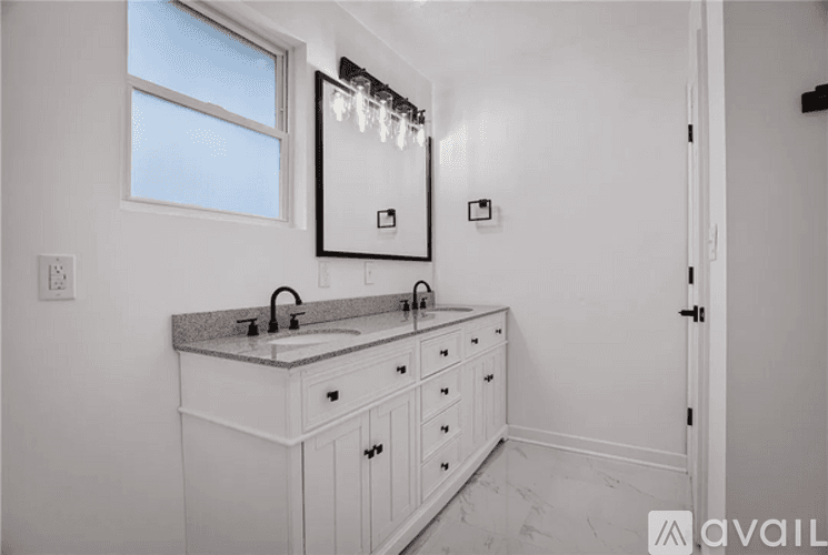 Oakmont House: 635 Valley St