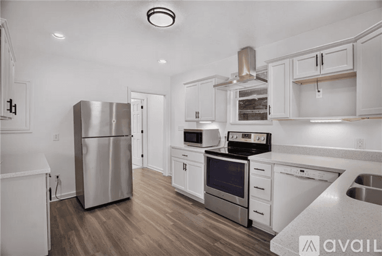 Oakmont House: 635 Valley St
