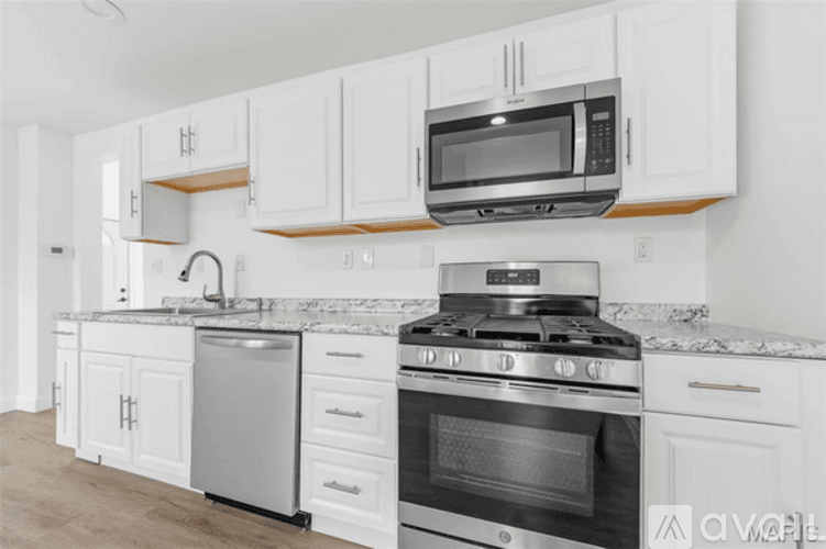 Warrenton House: 216 E Walton St