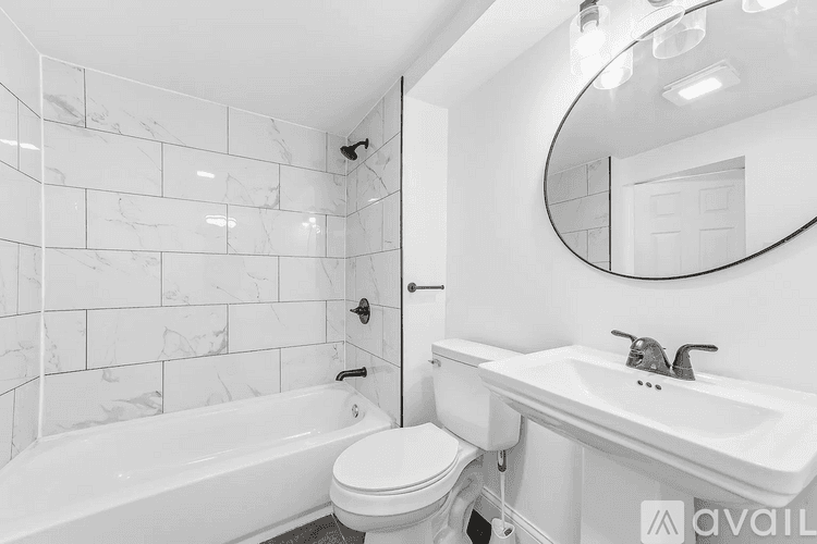 Warrenton House: 216 E Walton St