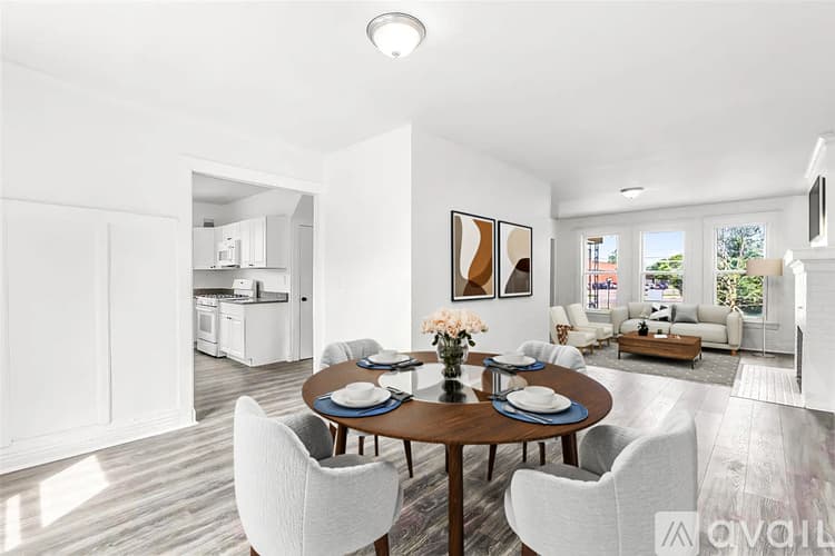 Warrenton House: 216 E Walton St