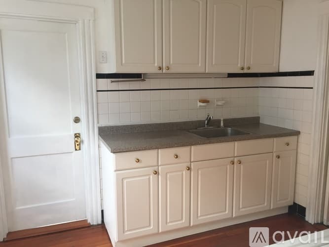 Watertown Apartment: 42 Dartmouth St