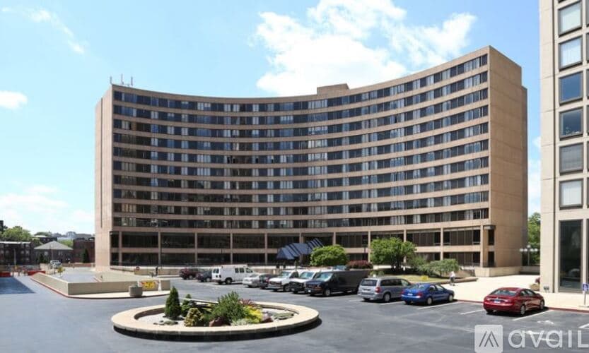 Hartford Apartment: 100 Wells St