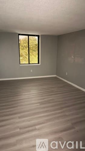 Hartford Apartment: 100 Wells St