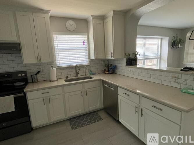 Selma House: 15011 Cog Hill