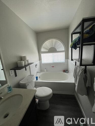 Selma House: 15011 Cog Hill