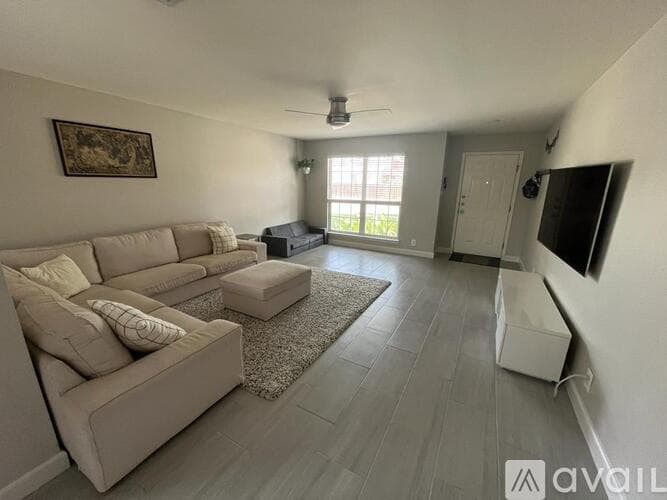 Selma House: 15011 Cog Hill