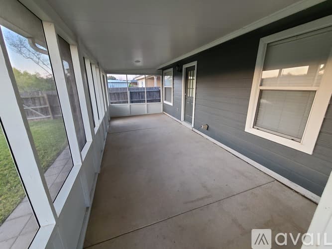 Selma House: 15011 Cog Hill