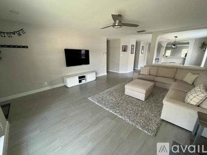 Selma House: 15011 Cog Hill