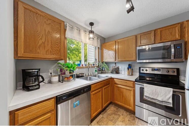 Apple Valley Townhome: 15549 Flyboat Lane