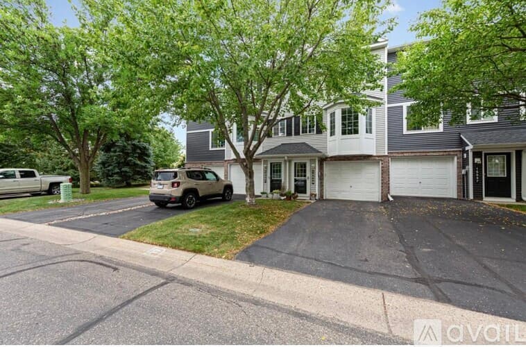 Apple Valley Townhome: 15549 Flyboat Lane