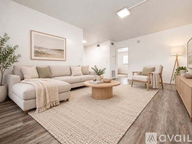 Lantana Apartment: 1100 S Broadway