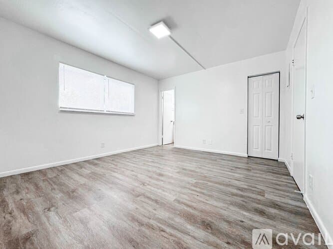 Lantana Apartment: 1100 S Broadway