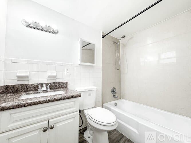 Lantana Apartment: 1100 S Broadway
