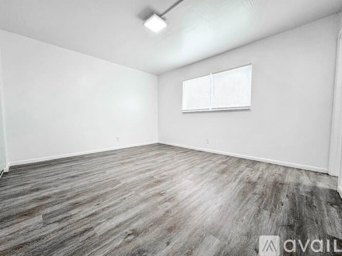 Lantana Apartment: 1100 S Broadway