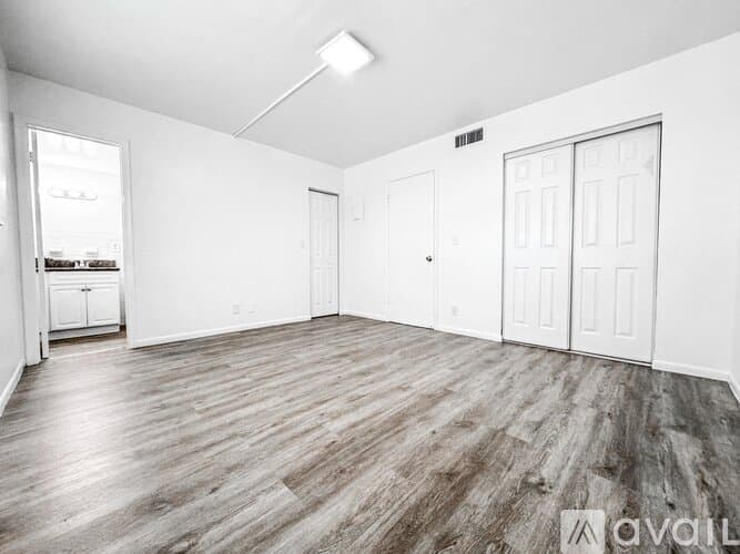 Lantana Apartment: 1100 S Broadway