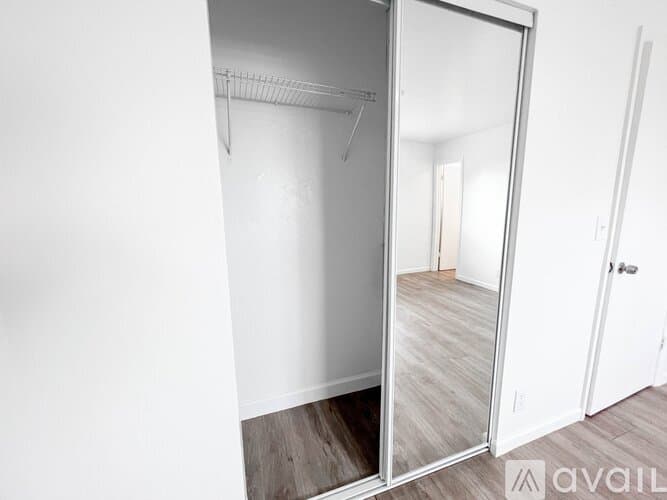 Lantana Apartment: 1100 S Broadway