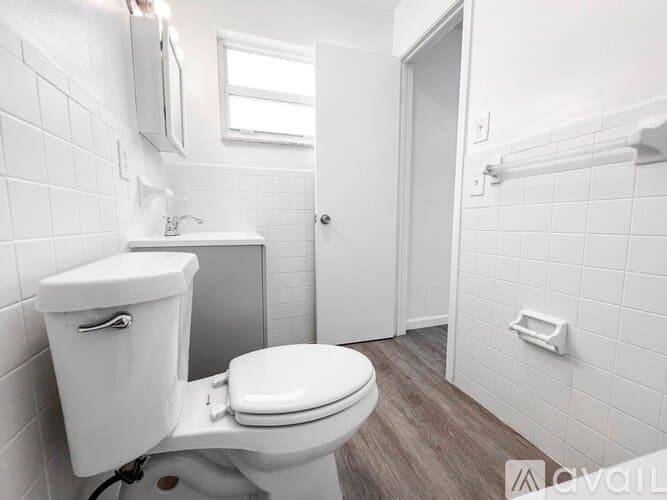 Lantana Apartment: 1100 S Broadway