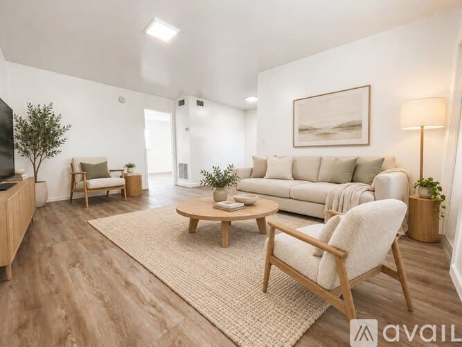 Lantana Apartment: 1100 S Broadway