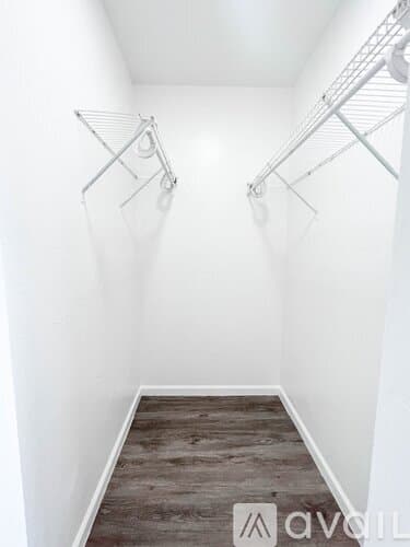 Lantana Apartment: 1100 S Broadway