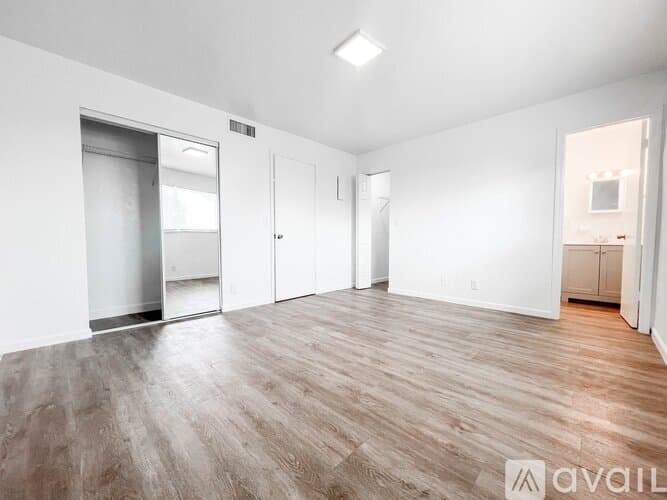 Lantana Apartment: 1100 S Broadway