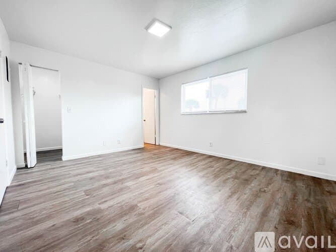 Lantana Apartment: 1100 S Broadway