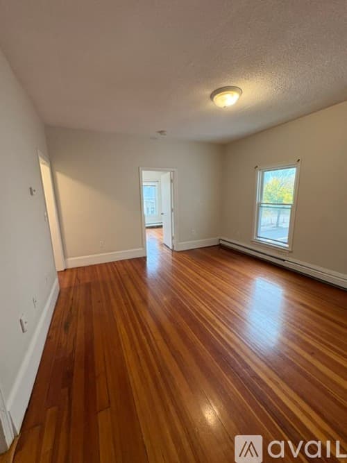 Winthrop Apartment: 195 Winthrop St